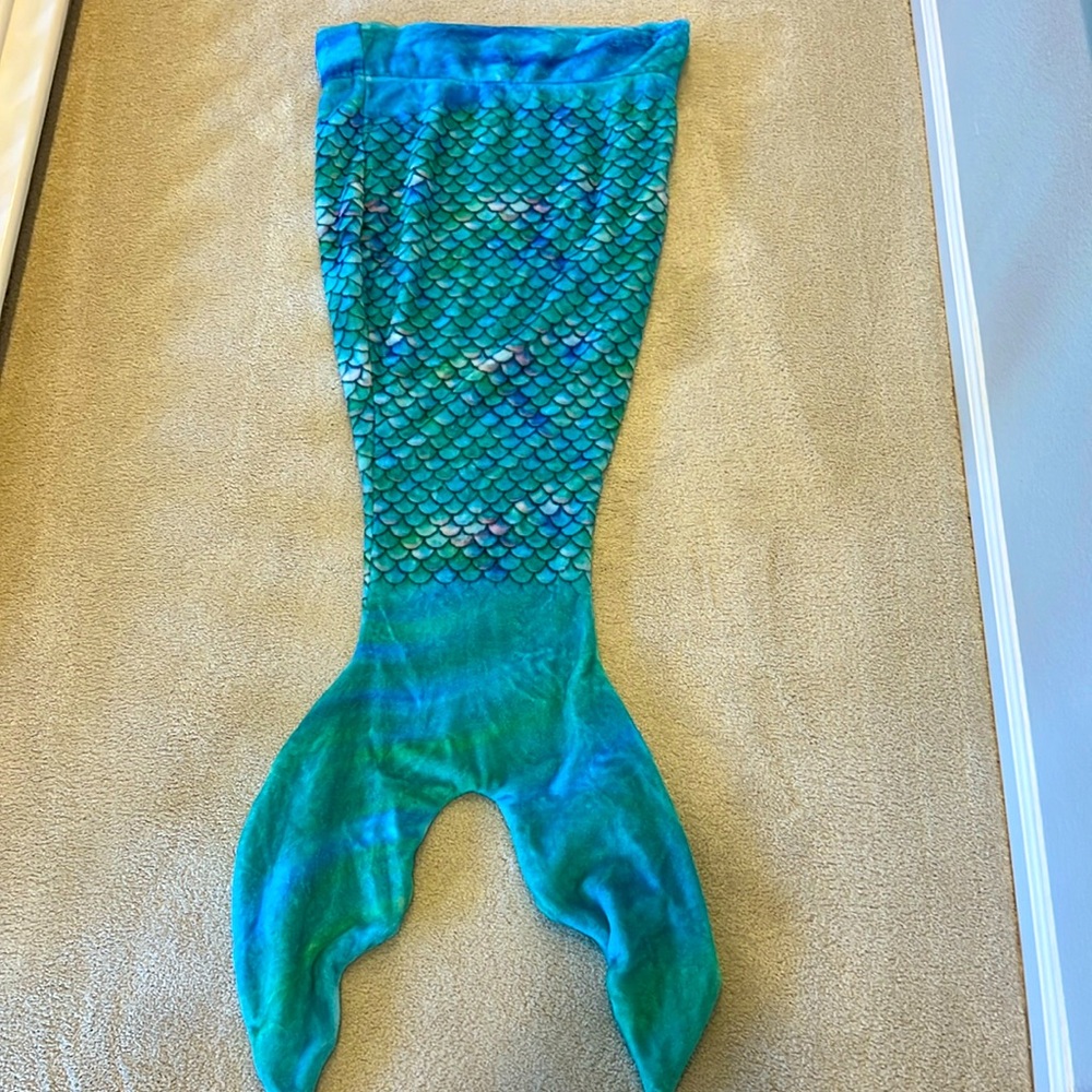 Comfy Mermaid Tails Blanket